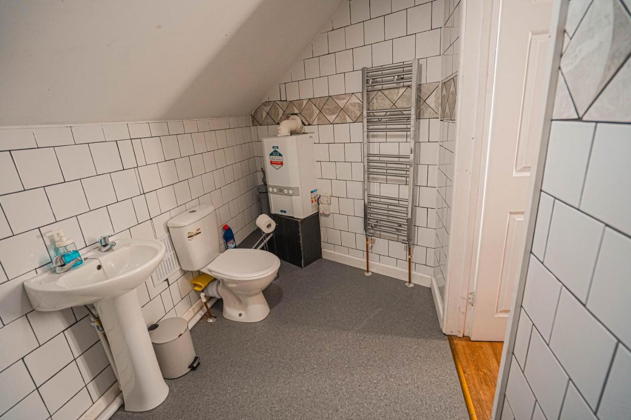 Private And Spacious 2 Bedroom House - Free Parking! Cardiff Exteriér fotografie
