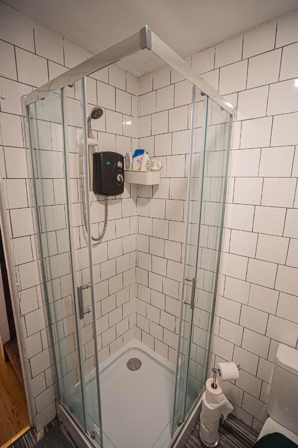 Private And Spacious 2 Bedroom House - Free Parking! Cardiff Exteriér fotografie