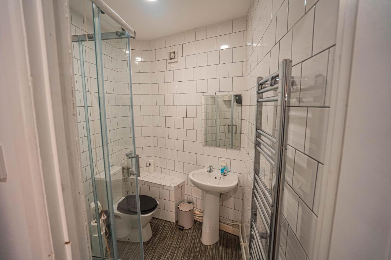 Private And Spacious 2 Bedroom House - Free Parking! Cardiff Exteriér fotografie