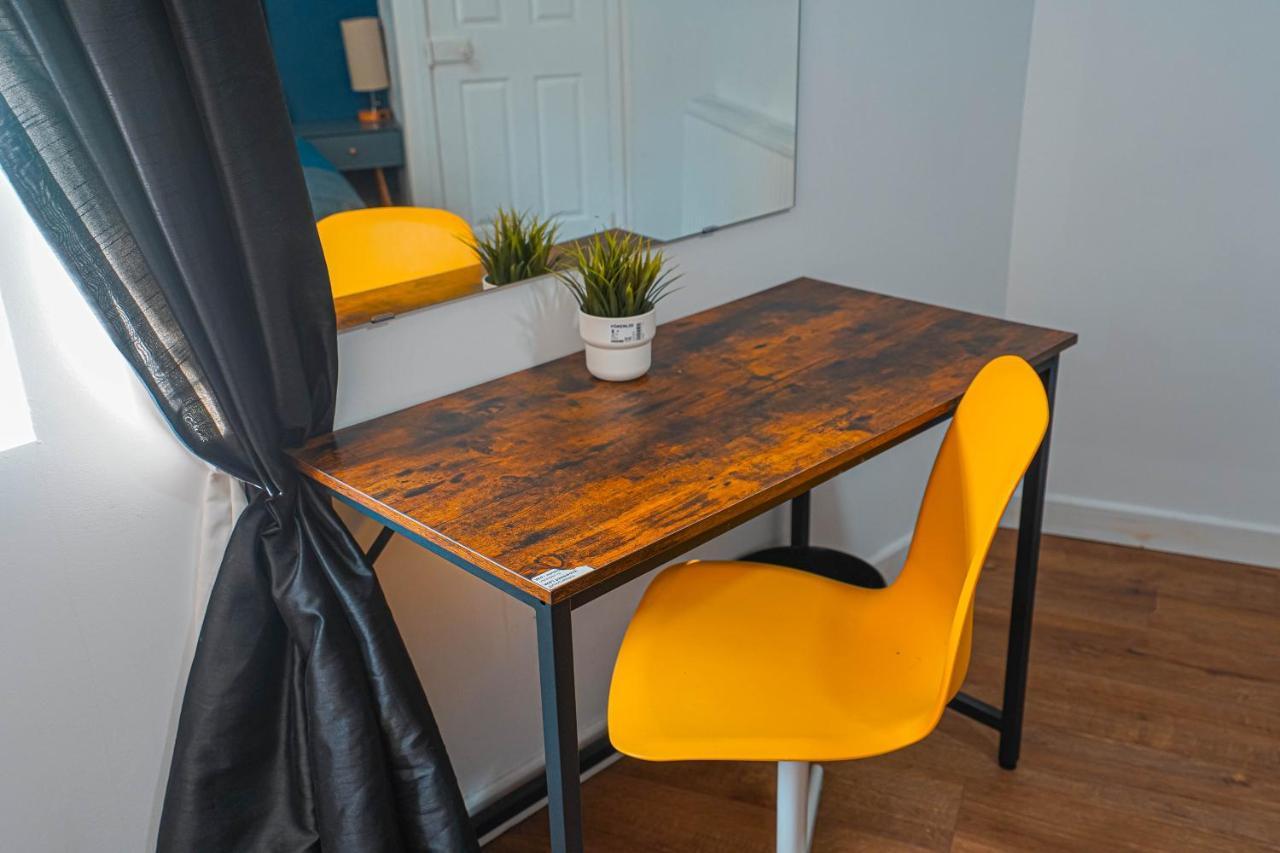 Private And Spacious 2 Bedroom House - Free Parking! Cardiff Exteriér fotografie