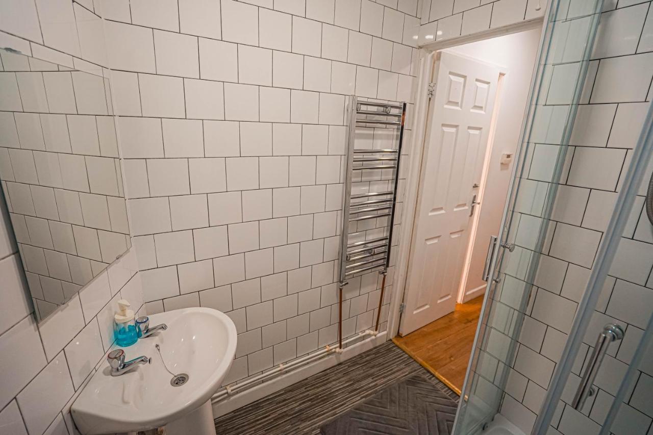 Private And Spacious 2 Bedroom House - Free Parking! Cardiff Exteriér fotografie